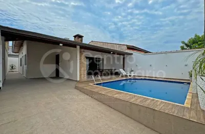 Casa à venda com piscina e 3 quartos em peruíbe, no bairro parque balneario oasis