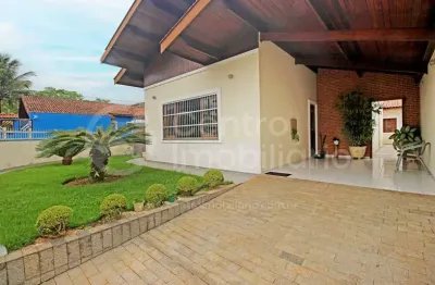 Casa à venda com 3 quartos em peruíbe, no bairro centro