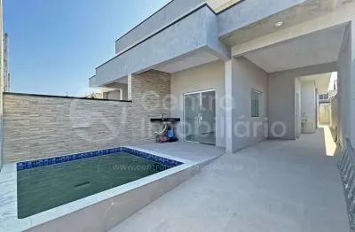 Casa à venda com piscina e 3 quartos em peruíbe, no bairro flora rica