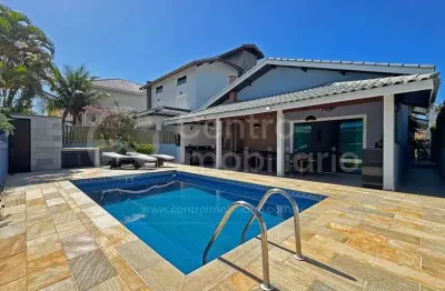 Casa à venda com piscina e 3 quartos em peruíbe, no bairro bougainvillee iii