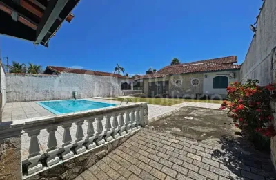 CASA à venda com piscina e 3 quartos em Peruíbe, no bairro Parque Turistico