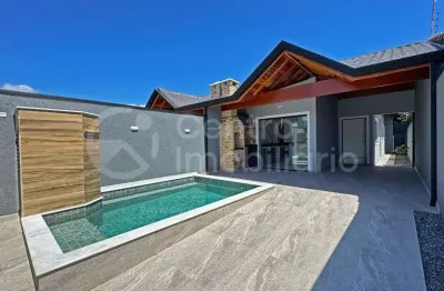 Casa à venda com piscina e 3 quartos em peruíbe, no bairro parque d aville
