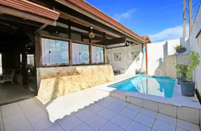 Casa à venda com piscina e 4 quartos em peruíbe, no bairro parque balneario oasis