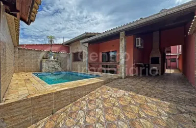 Casa à venda com piscina e 3 quartos em peruíbe, no bairro balneário casa blanca