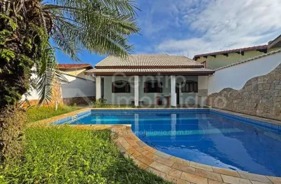 Casa à venda com piscina e 4 quartos em peruíbe, no bairro estancia balnearia convento velho