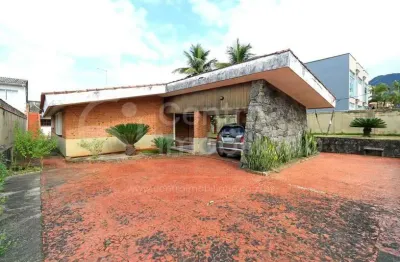 Casa à venda com 5 quartos em peruíbe, no bairro centro