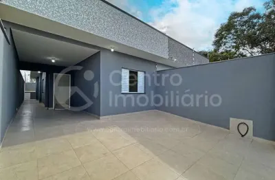 Casa à venda com piscina e 3 quartos em peruíbe, no bairro flora rica iii
