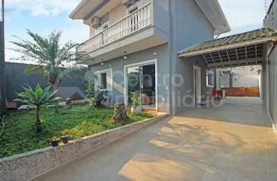 Casa à venda com piscina e 4 quartos em peruíbe, no bairro estancia sao jose
