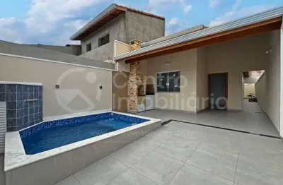 Casa à venda com piscina e 3 quartos em peruíbe, no bairro parque d aville