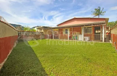 Casa à venda com 3 quartos em peruíbe, no bairro estancia dos eucaliptos
