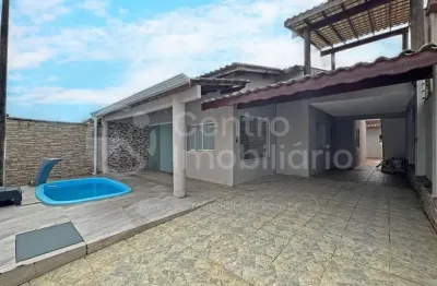 Casa à venda com piscina e 3 quartos em peruíbe, no bairro estancia sao jose