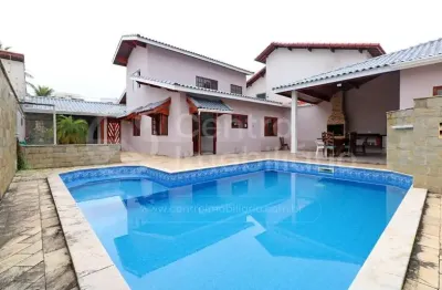 Casa à venda com piscina e 2 quartos em peruíbe, no bairro balneario sambura