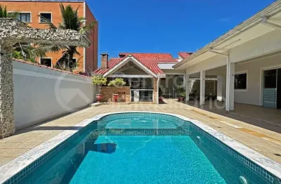 Casa à venda com piscina e 5 quartos em peruíbe, no bairro jardim três marias