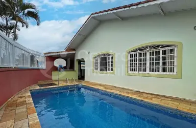Casa à venda com piscina e 3 quartos em peruíbe, no bairro balneario arpoador