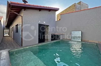 Casa à venda com piscina e 2 quartos em peruíbe, no bairro estancia dos eucaliptos