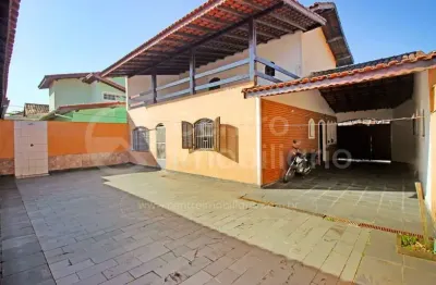 Casa à venda com 3 quartos em peruíbe, no bairro balneario sao joao batista