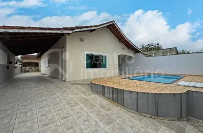Casa à venda com piscina e 3 quartos em peruíbe, no bairro cidade nova peruíbe