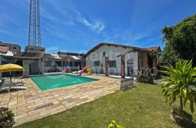 Casa à venda com piscina e 3 quartos em peruíbe, no bairro balneario barra de jangada