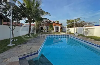 Casa à venda com piscina e 3 quartos em peruíbe, no bairro parque balneario oasis