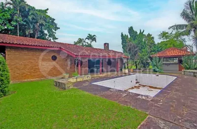 Casa à venda com piscina e 3 quartos em peruíbe, no bairro parque balneario oasis
