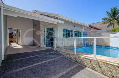 Casa à venda com piscina e 3 quartos em peruíbe, no bairro jardim três marias