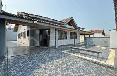 Casa à venda com piscina e 4 quartos em peruíbe, no bairro estancia balnearia convento velho