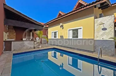 Casa à venda com piscina e 4 quartos em peruíbe, no bairro parque balneario oasis