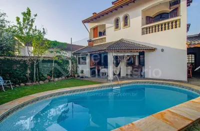 Casa à venda com piscina e 4 quartos em peruíbe, no bairro parque balneario oasis