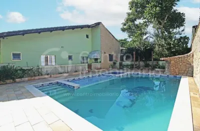 Casa à venda com piscina e 4 quartos em peruíbe, no bairro cidade nova peruíbe