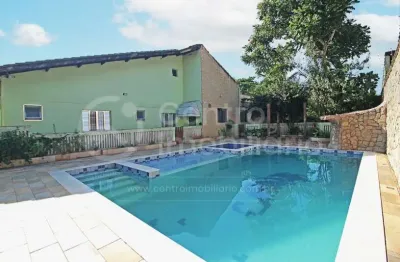Casa à venda com piscina e 4 quartos em peruíbe, no bairro cidade nova peruíbe