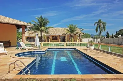 Casa à venda com piscina e 4 quartos em peruíbe, no bairro bougainvillee v