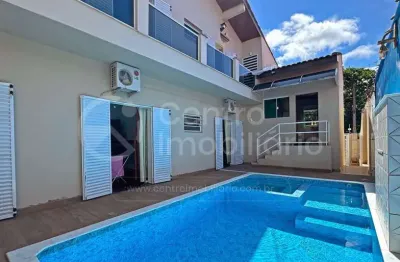 Casa à venda com piscina e 4 quartos em peruíbe, no bairro balneario sambura