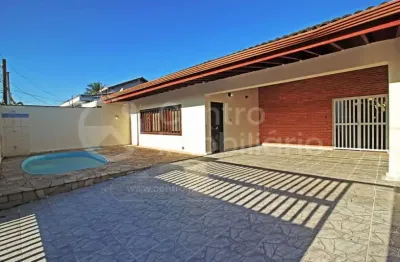 Casa à venda com piscina e 3 quartos em peruíbe, no bairro cidade nova peruíbe