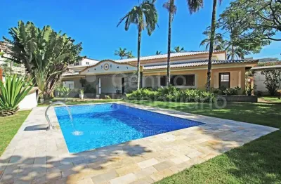 Casa à venda com piscina e 4 quartos em peruíbe, no bairro centro