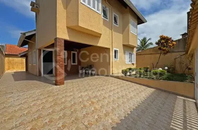 Casa à venda com piscina e 4 quartos em peruíbe, no bairro parque turistico