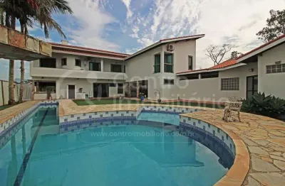 Casa à venda com piscina e 5 quartos em peruíbe, no bairro bougainvillee v