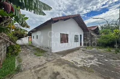 CASA à venda com 2 quartos em Peruíbe, no bairro Jardim Brasil