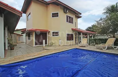 Casa à venda com piscina e 4 quartos em peruíbe, no bairro parque balneario oasis