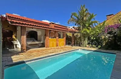 Casa à venda com piscina e 3 quartos em peruíbe, no bairro cidade nova peruíbe