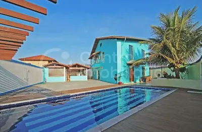 Casa à venda com piscina e 3 quartos em peruíbe, no bairro estancia sao jose