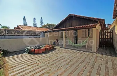 Casa à venda com 2 quartos em peruíbe, no bairro balneario arpoador