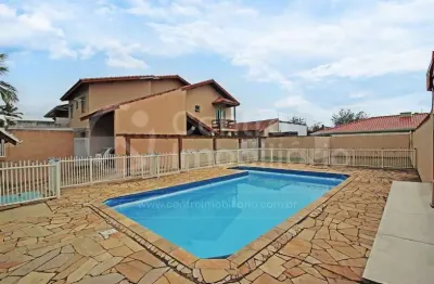 Casa à venda com piscina e 2 quartos em peruíbe, no bairro estancia sao jose