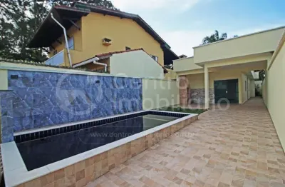 Casa à venda com piscina e 3 quartos em peruíbe, no bairro parque d aville