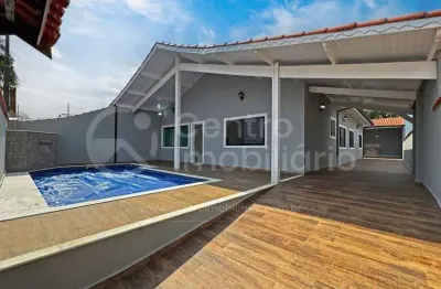 Casa à venda com piscina e 4 quartos em peruíbe, no bairro jardim ribamar