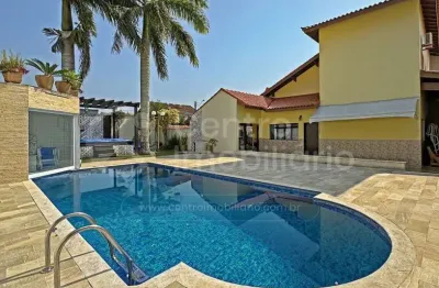 Casa à venda com piscina e 3 quartos em peruíbe, no bairro jardim imperador