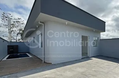 Casa à venda com piscina e 2 quartos em peruíbe, no bairro estancia sao jose