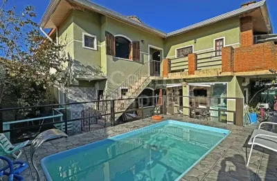 Casa à venda com piscina e 5 quartos em peruíbe, no bairro estancia sao jose