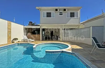 Casa à venda com piscina e 4 quartos em peruíbe, no bairro balneario barra de jangada
