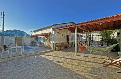 Casa à venda com piscina e 2 quartos em peruíbe, no bairro parque turistico