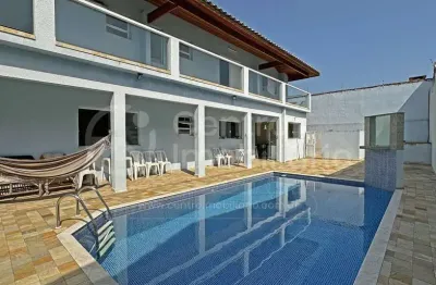Casa à venda com piscina e 4 quartos em peruíbe, no bairro cidade nova peruíbe